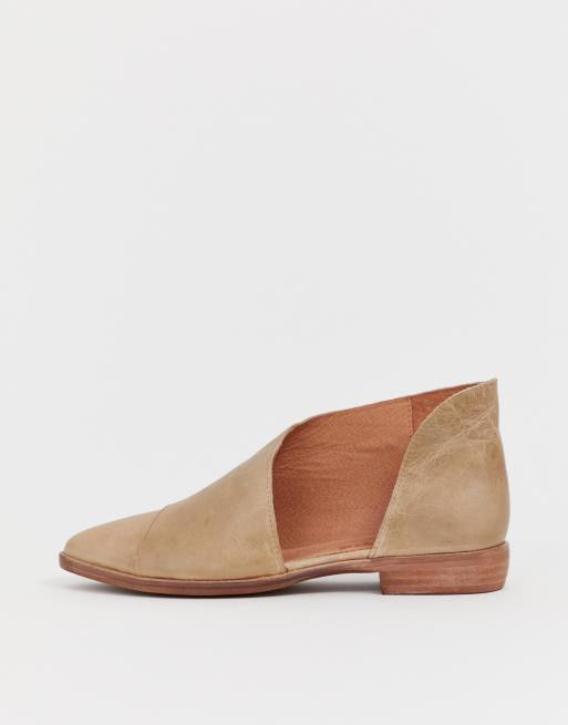 Royale pointy store toe flat