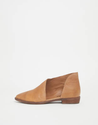 royale pointy toe flat