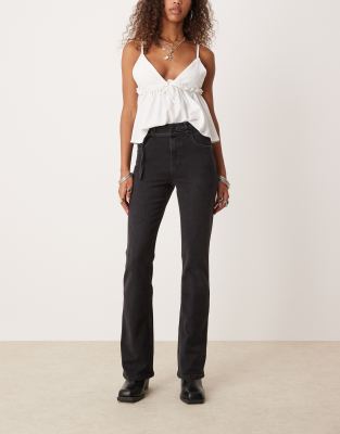 Thumbnail - Free People - Sabine - Jeans in verwaschenem Schwarz mit lockerem, geradem Schnitt und Gürtel