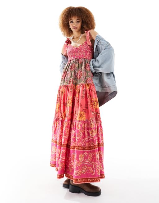 Free People – Satynowa sukienka midaxi w patchworkowy wzór w kolorze magenta z kokardkami na ramionach