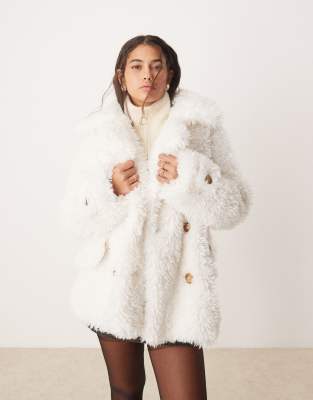 sophie faux fur peacoat in white