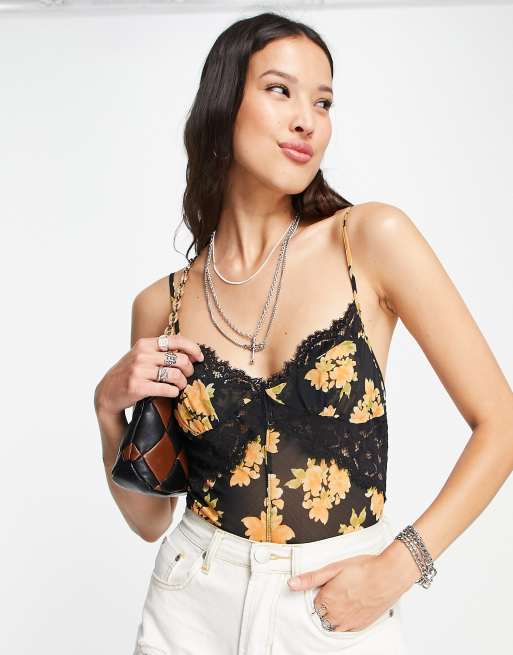 Free People – Svart, blommig body med rullfåll