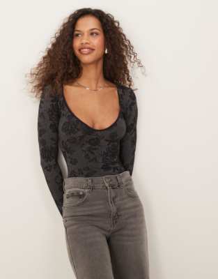 textured long sleeve bodysuit in black