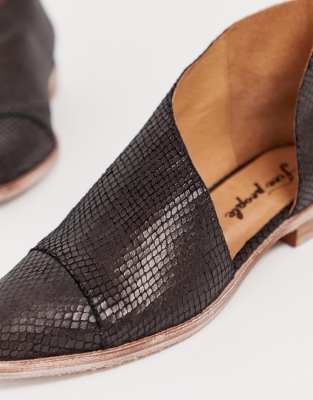 royale flat shoe