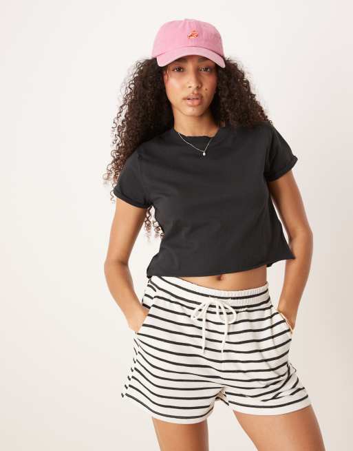 Free People – The Perfect Tee – Czarny T-shirt o krótkim pudełkowym fasonie