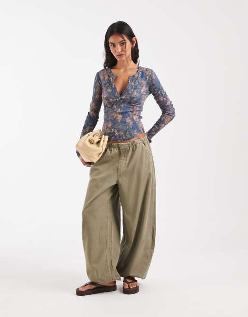 Free People - top henley de manga larga con estampado floral Jamie, 2 de 4
