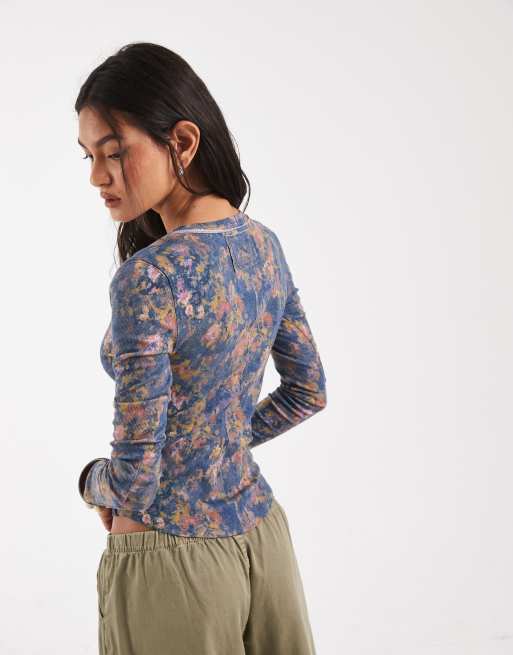 Free People - top henley de manga larga con estampado floral Jamie, 3 de 4
