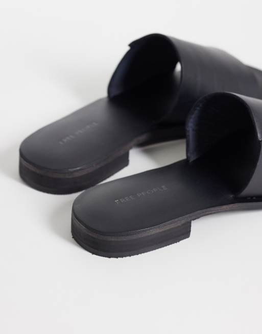 Free People – Verona – Czarne wsuwane sandały, 4 z 4