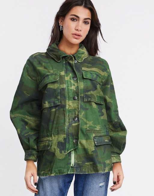Free People BLOUSON MATELASSÉ FREE PEOPLE QUINN en Indigo Combo | REVOLVE