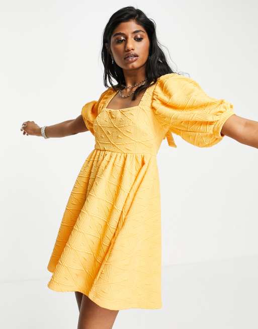 Free People – Violet – Ringblommegul, strukturerad smockklänning 