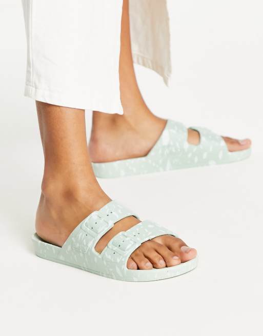 Freedom Moses - Duftende salviegrønne sandaler med terrazo-print - Kun hos ASOS