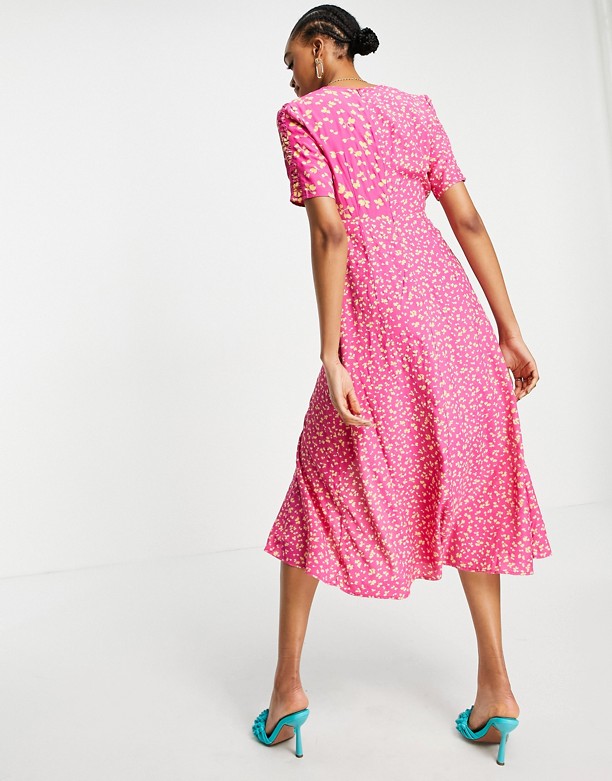 French Connection – Bonita – Wzorzysta sukienka midi RÓżowy Projektant 
