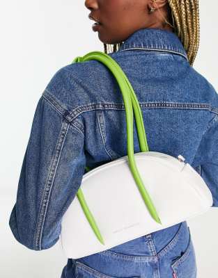 French Connection - Borsa bowling color crema con profili verdi