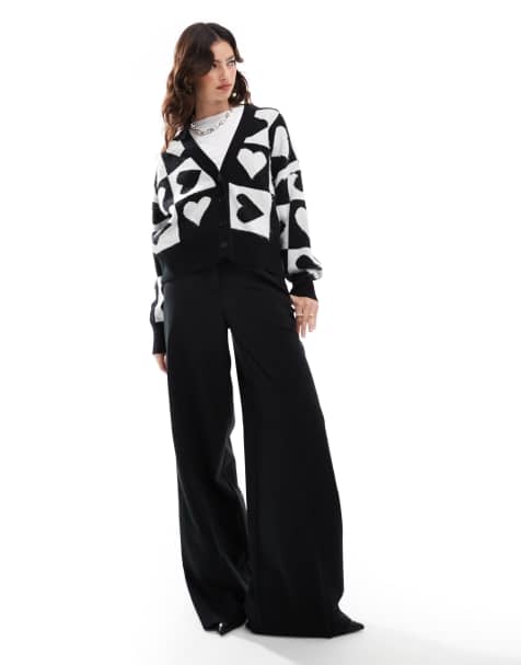 French Connection - Cardigan in maglia bianco e nero con cuori - view 1