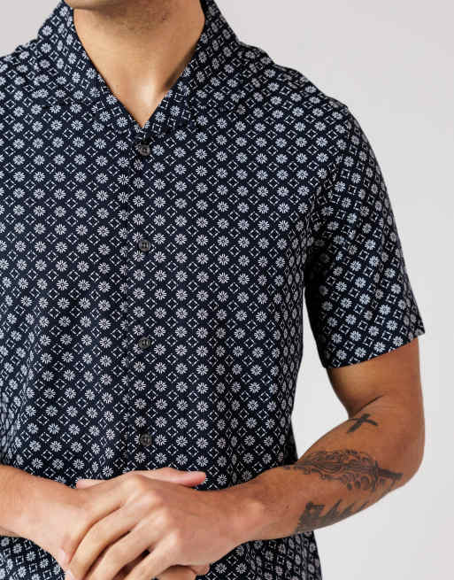 French Connection - Chemise manches courtes et imprimé fleuri géométrique - Bleu marine, 3 de 4