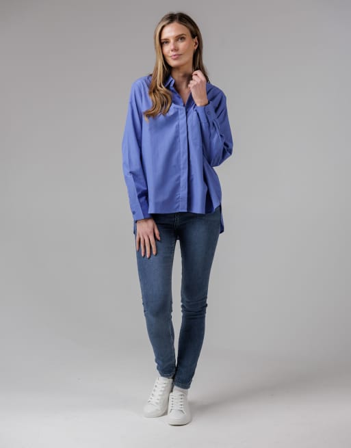 French Connection Cotton long sleeve chest pocket poplin popover high-low hem shirt in blue, 3 of 4