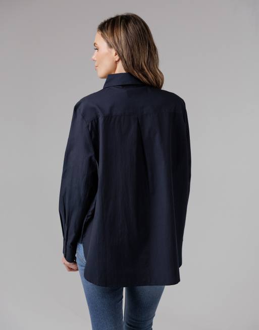 French Connection Cotton long sleeve chest pocket poplin popover high-low hem shirt in navy, 4 of 4