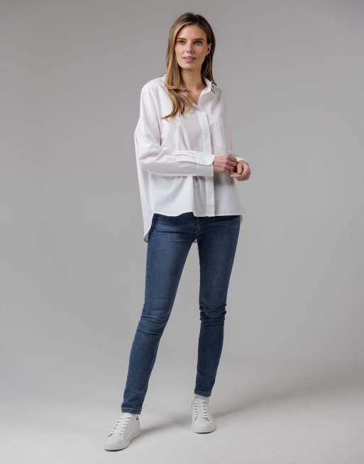 French Connection Cotton long sleeve chest pocket poplin popover high-low hem shirt in white, 3 of 4