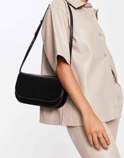 French Connection - Crossbody tas in halve maanvorm in zwart