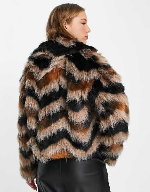 French Connection - Dallow - Manteau en fausse fourrure avec col à motif zigzag - Marron, 2 de 4