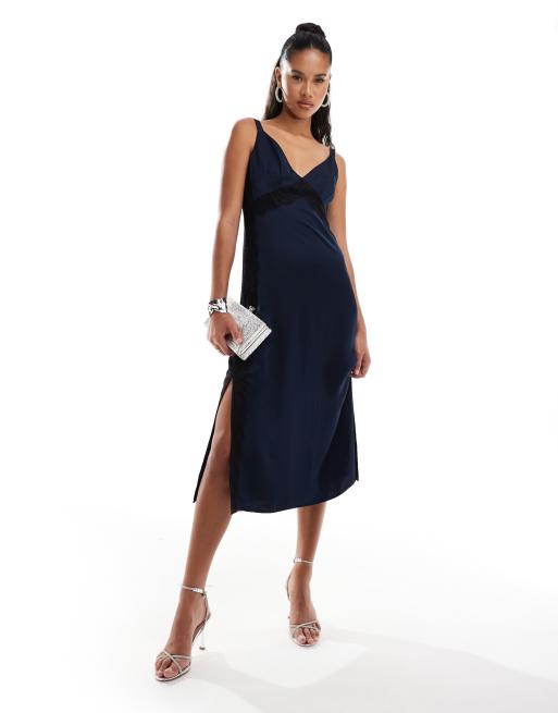 French Connection - Ennis - Vestito midi in raso blu navy con dettagli in pizzo