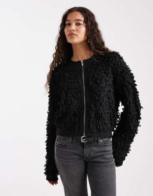 French Connection - Flauschig-fransige Strickjacke in Schwarz mit Reißverschluss
