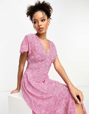 French Connection - Gepunktetes Midikleid in Rosa mit Flatterärmeln und Knopfleiste