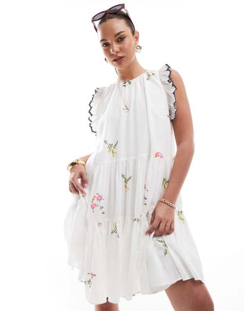 French Connection – Gestuftes Minikleid in Weiß mit Stickerei - view 1