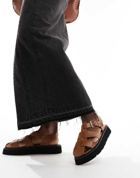 French Connection - Gyldenbrune flatform-sandaler med fletdesign - view 1