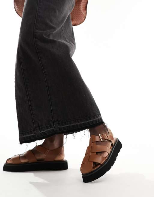 French Connection - Gyldenbrune flatform-sandaler med fletdesign