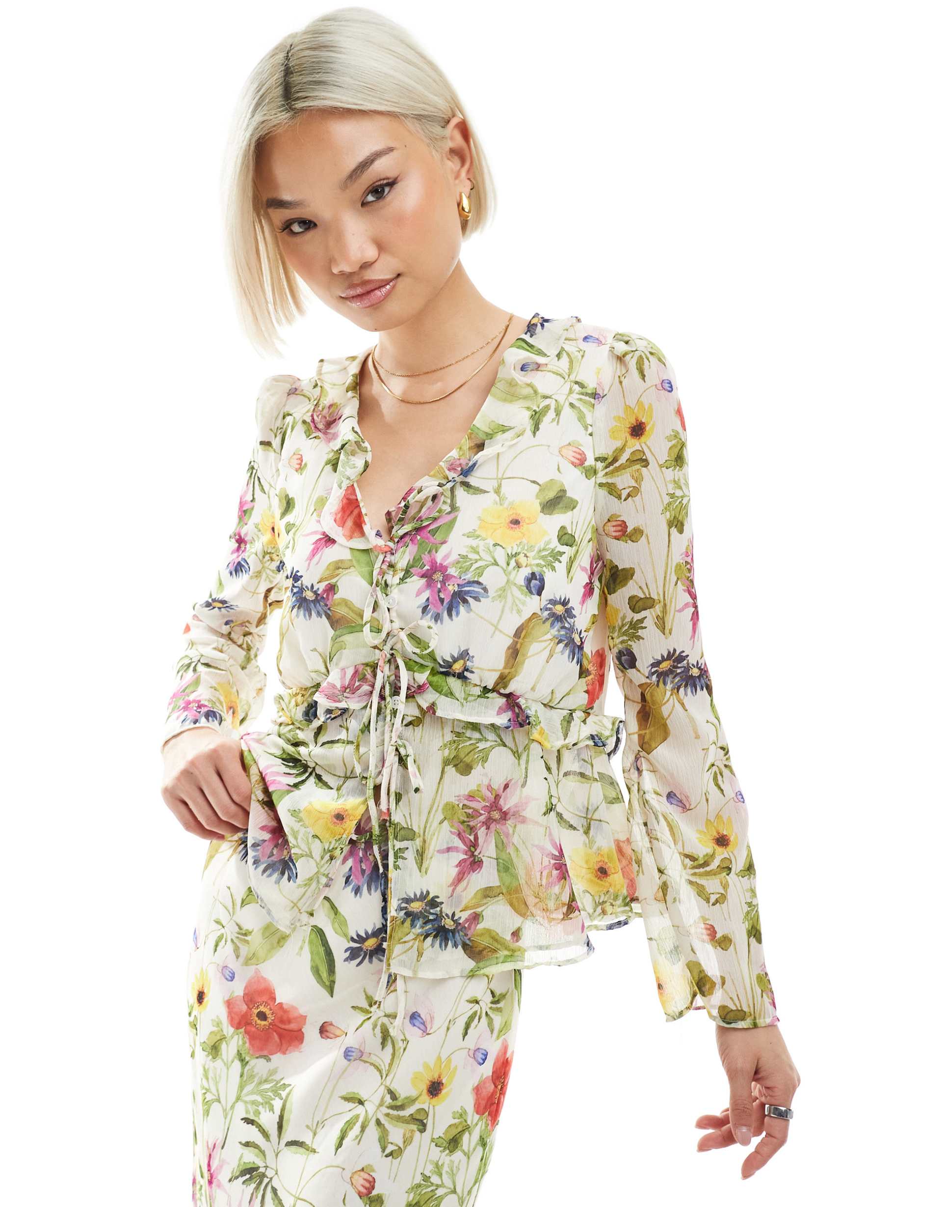 french connection hallie crinkle blouse in white floral print - part of a set
