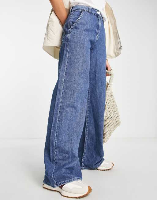 French Connection - Jeans met wijde pijpen in mid-wash denim