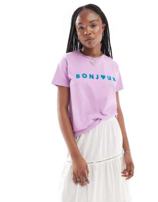 French Connection - Jersey-T-Shirt in Flieder mit „Bonjour"-Aufschrift-Lila