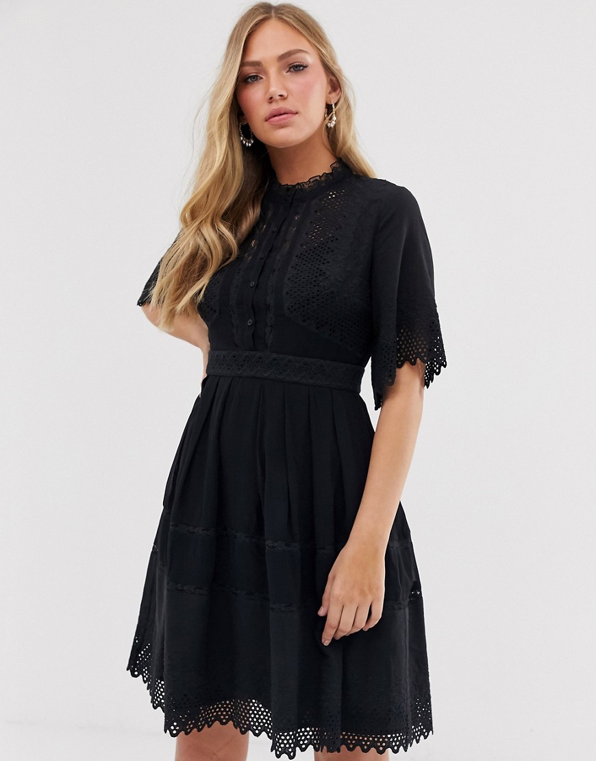 French Connection - Kanten jurk met korte mouwen-Zwart
