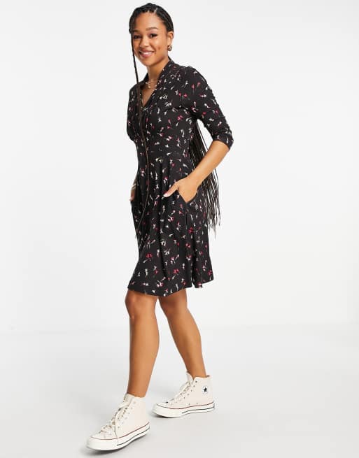 French Connection – Klassisches Jerseykleid in Schwarz mit Blumenprint