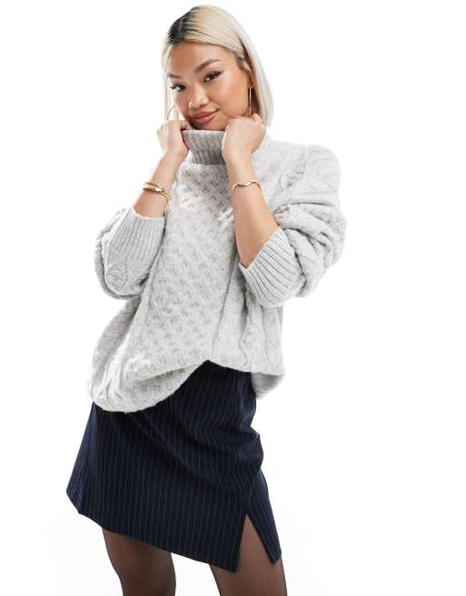French Connection – Langärmliger Strickpullover in Hellgrau mit Zopfmuster 