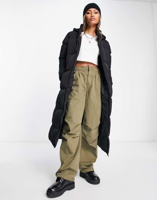 French Connection – Lange, wattierte Jacke in Schwarz mit Kapuze