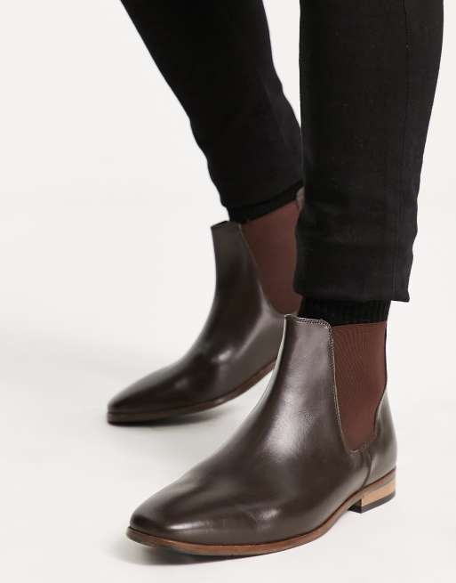 Flat brown hotsell chelsea boots