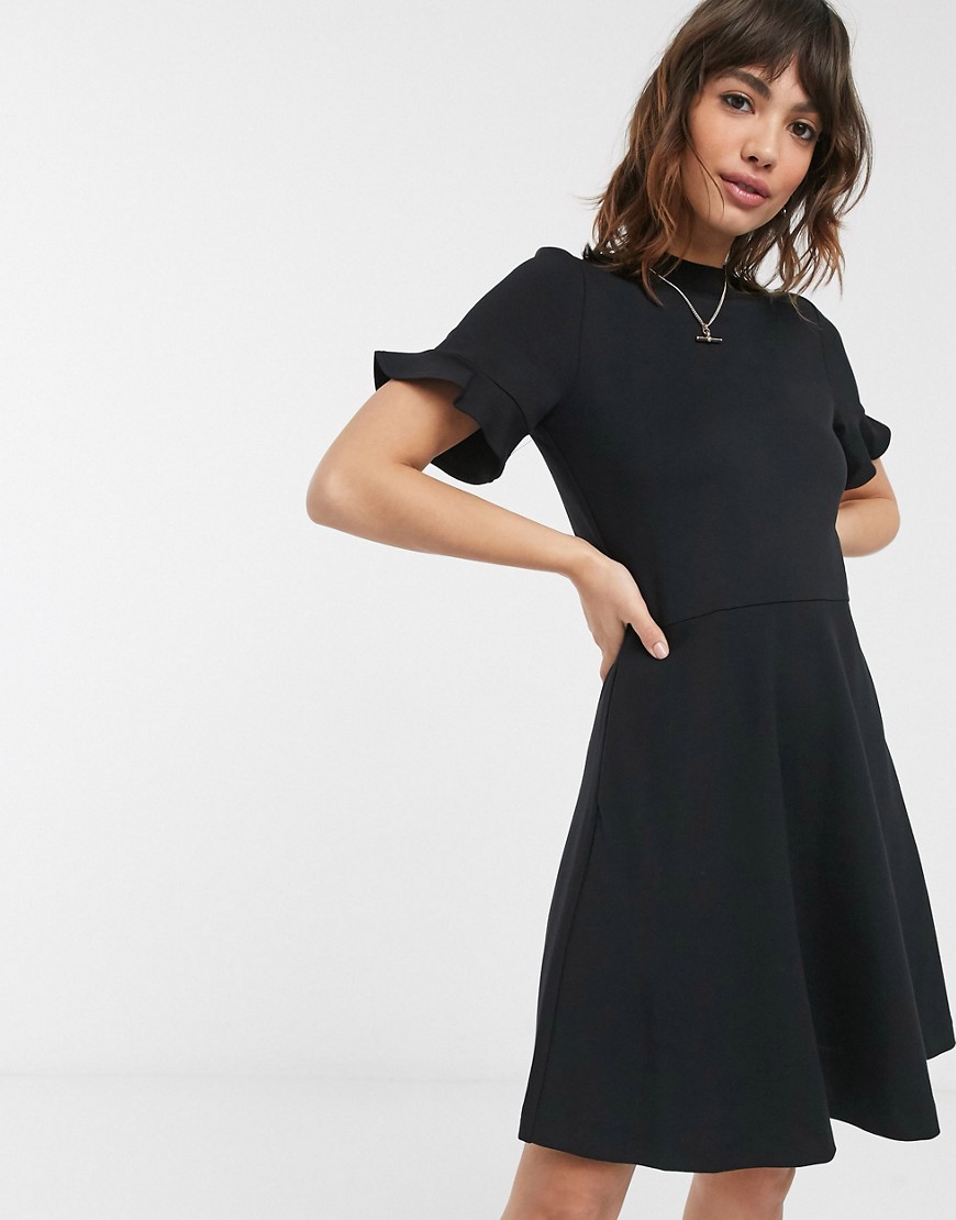 French Connection - Mini-jurk met uitlopend model en volantmouwen in zwart