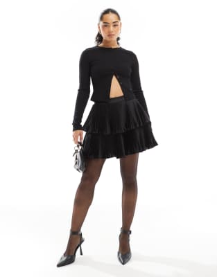 pleated mini skirt in black