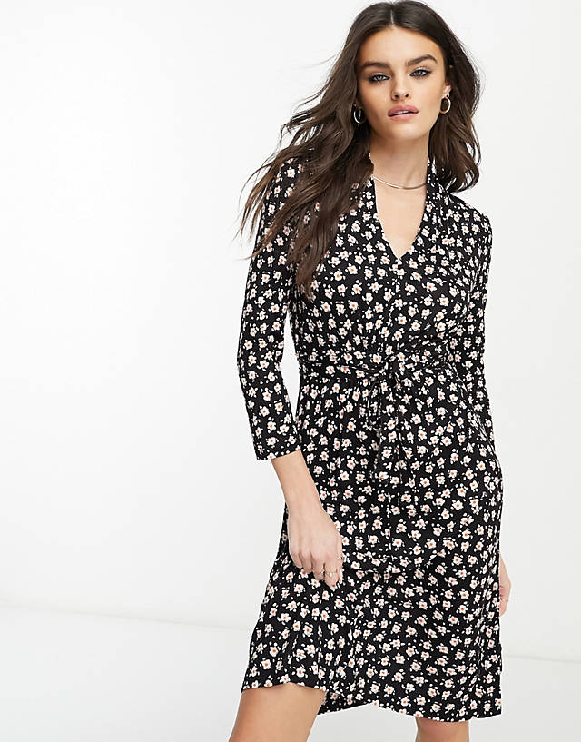 French Connection - printed tie waist jersey dress in black