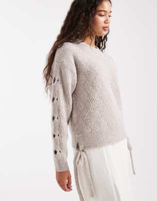 French Connection - Pullover in Taupe mit Bindedetail und Rundhalsausschnitt-Neutral