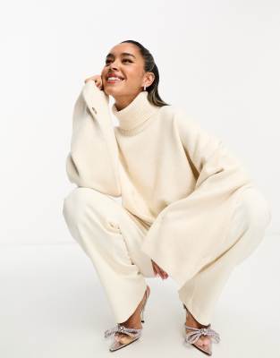 French Connection – Pullover mit hohem Kragen in Creme 