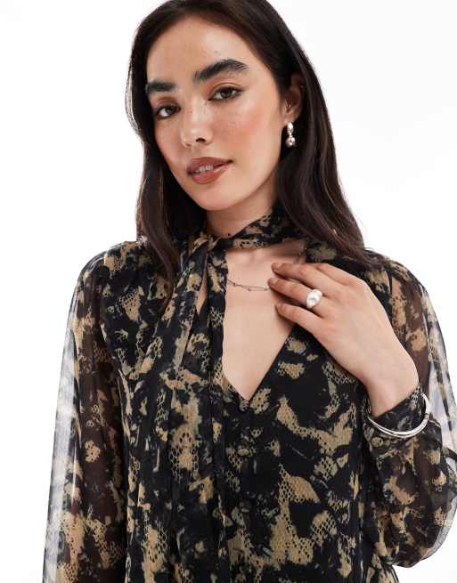 French Connection - Robe courte en mousseline effet froncé avec détail noué autour du cou - Multicolore, 3 de 4