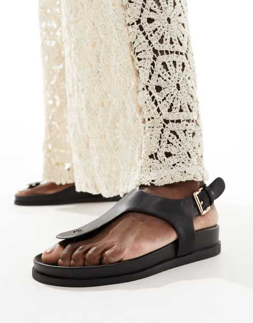 French Connection - Sandalen met teenstuk in zwart