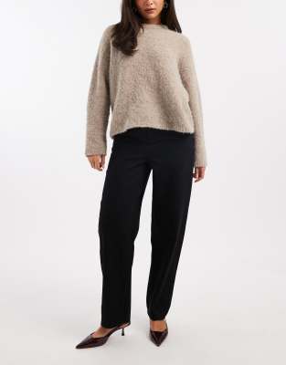 French Connection - Schmal geschnittene Barrel-Jeans in Schwarz