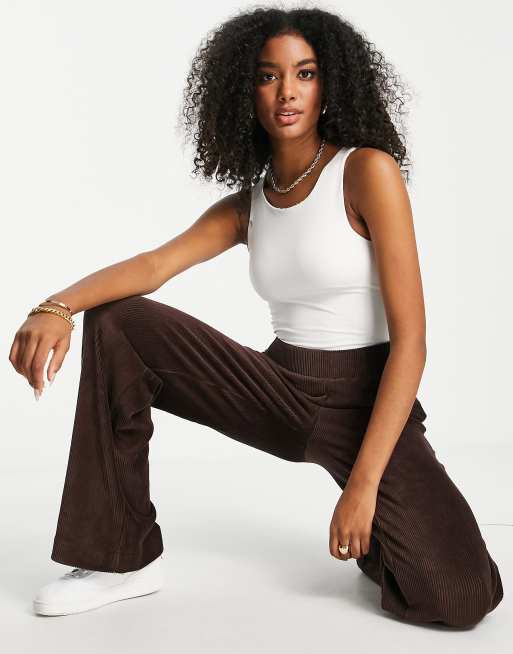 French Connection - Shula - Trainingspak van velours met flare-broek in chocoladebruin, deel van co-ord set