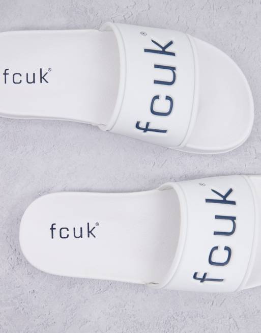 French Connection – Slider mit „FCUK“-Schriftzug in Weiß und Marineblau, 2 von 4