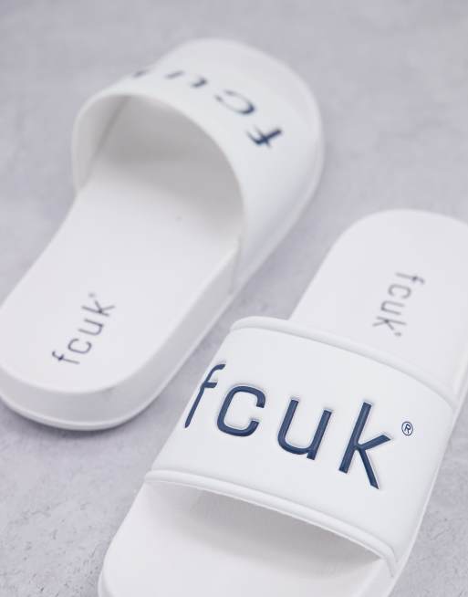 French Connection – Slider mit „FCUK“-Schriftzug in Weiß und Marineblau, 3 von 4