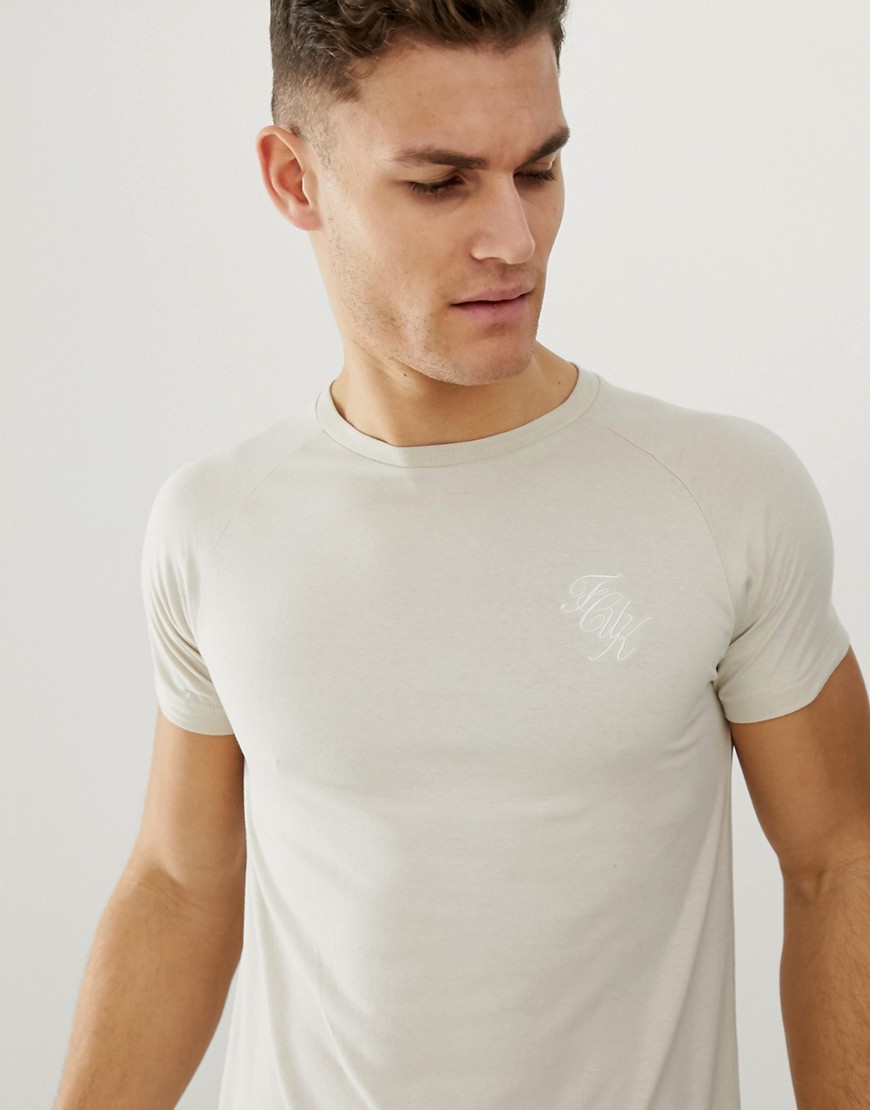 French Connection – T-shirt i muscle fit-modell med rundad nederkant och logga-Sandfärgad